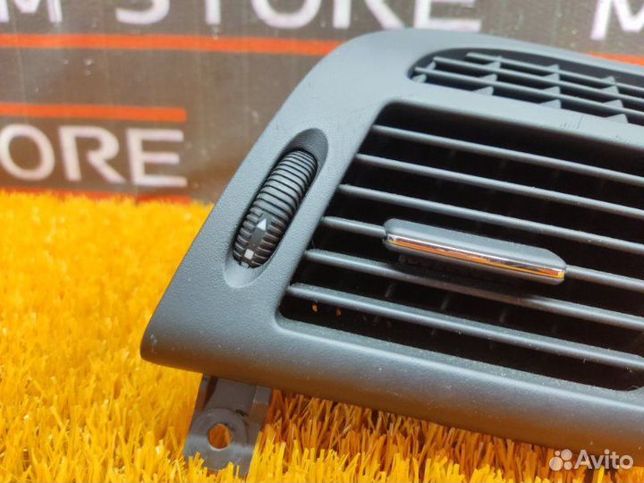 Дефлектор воздушный правый Mercedes-Benz E-Class