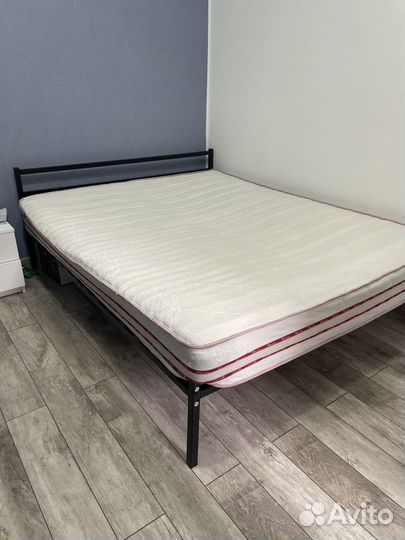 Кровать с матрасом 160х200