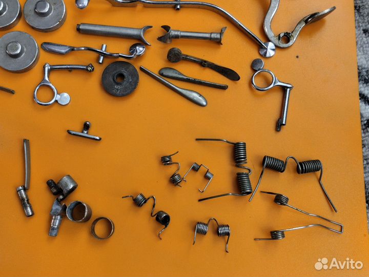 Запчасти с музыкального инструмента