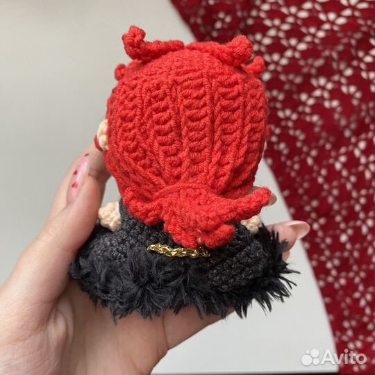 Вязаная игрушка Дилюк (мини) из Genshin Impact