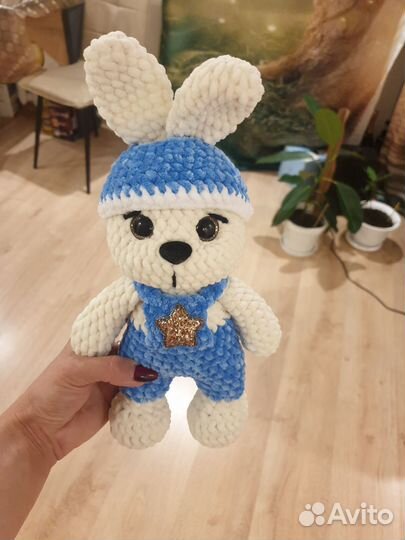 Зайчик из плюшевой пряжи