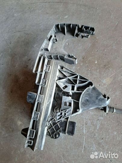 Замок двери передний правый Volvo S40