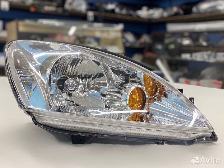 Фара новая Mitsubishi Lancer 9 правая хром