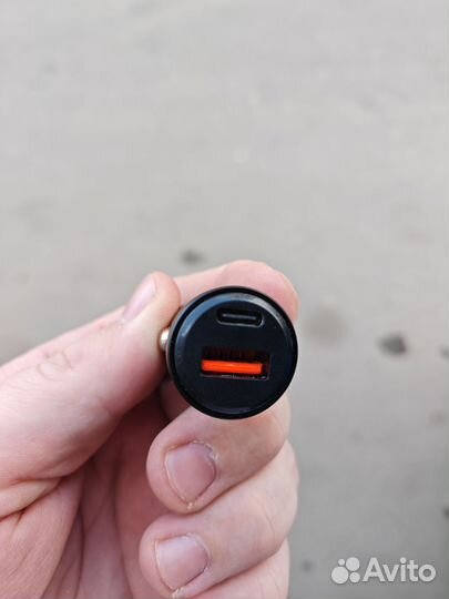 Автомобильное зарядное устройство