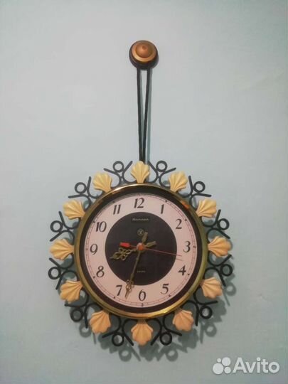 Часы янтарь СССР настенные. Кварцевые