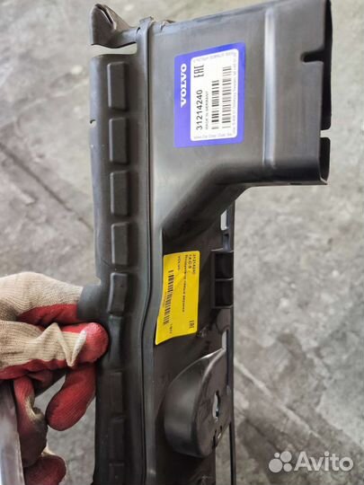 Volvo 31214240 Диффузор радиатора