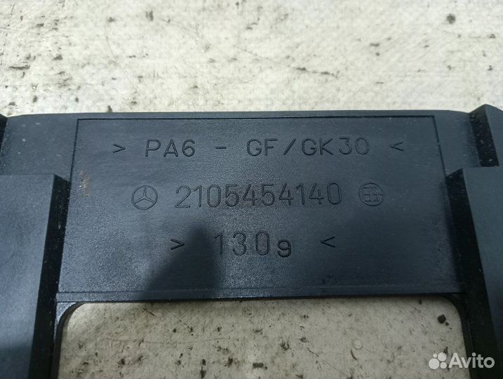 Кронштейн блока управления двигателем