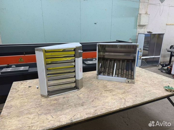 Зонт вытяжной с жироуловителем