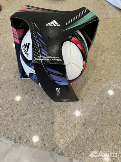 Футбольный мяч adidas conext15