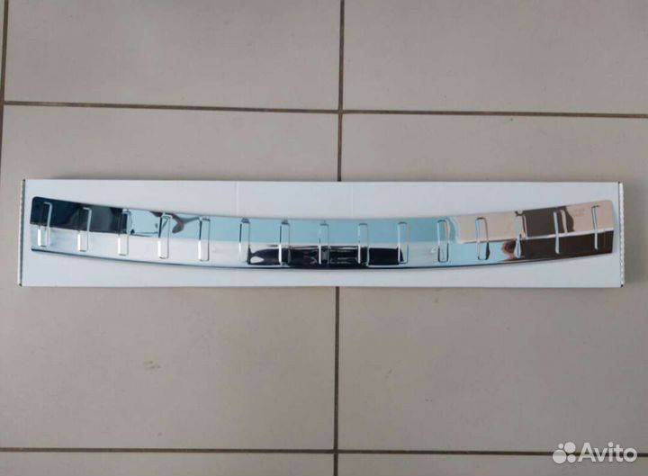 Накладка заднего бампера (порог на багажник)