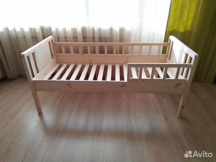 Деревянная кровать 