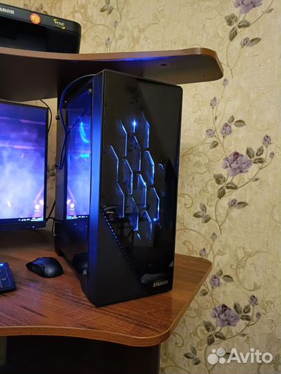 Мощный игровой компьютер с монитором