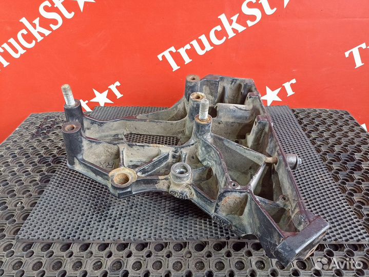 Кронштейн буксировочный левый Renault T, Volvo FH