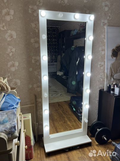 Гримерное зеркало в полный рост