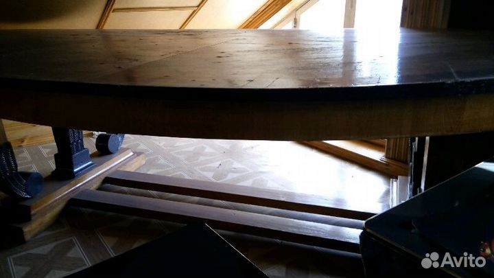 Стол антикварный овальный