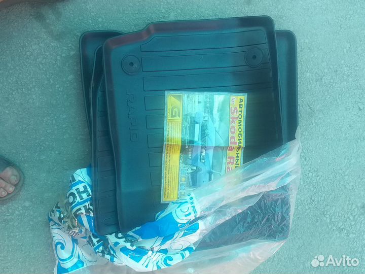 Автомобильные коврики резиновые