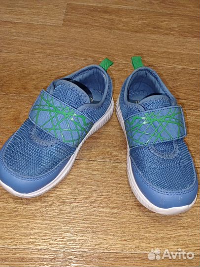Кроссовки 26