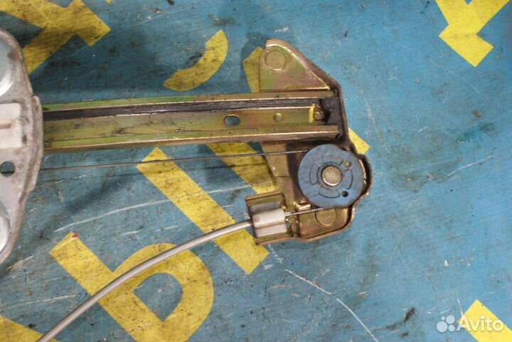 Передний правый стеклоподъемник Toyota Celica T230