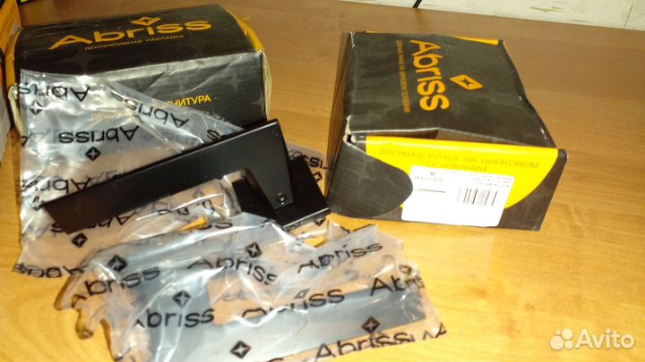 Дверные ручки и фурнитура