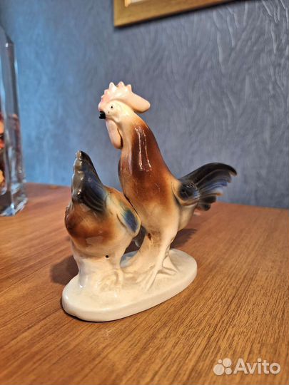 Фарфоровая статуэтка Петух и курица