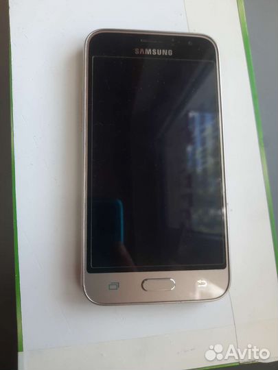 Телефон Samsung J1