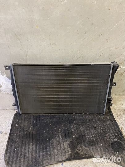 Радиатор охлаждения Volkswagen Jetta 5