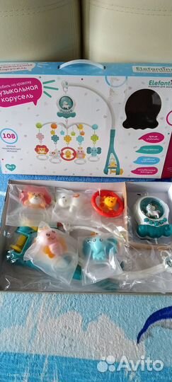 Мобиль на кроватку,в подарок коврик развивающий