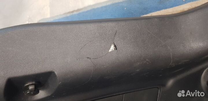 Iнакладка багажника правая IX35