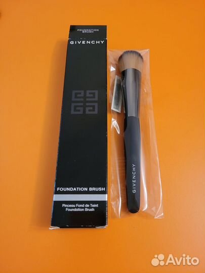 Кисть Givenchy Foundation Brush