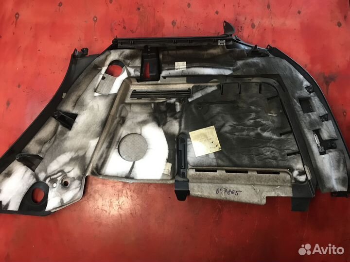 Обшивка багажника левая Volkswagen Touareg 5,0