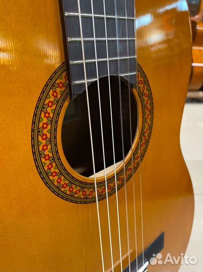 Классическая гитара Yamaha