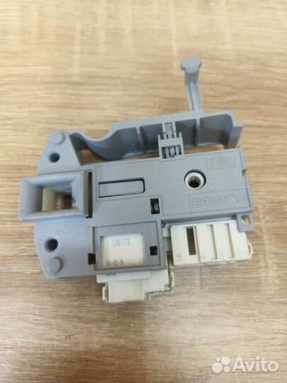 Замок люка стиральной машины Indesit Ariston