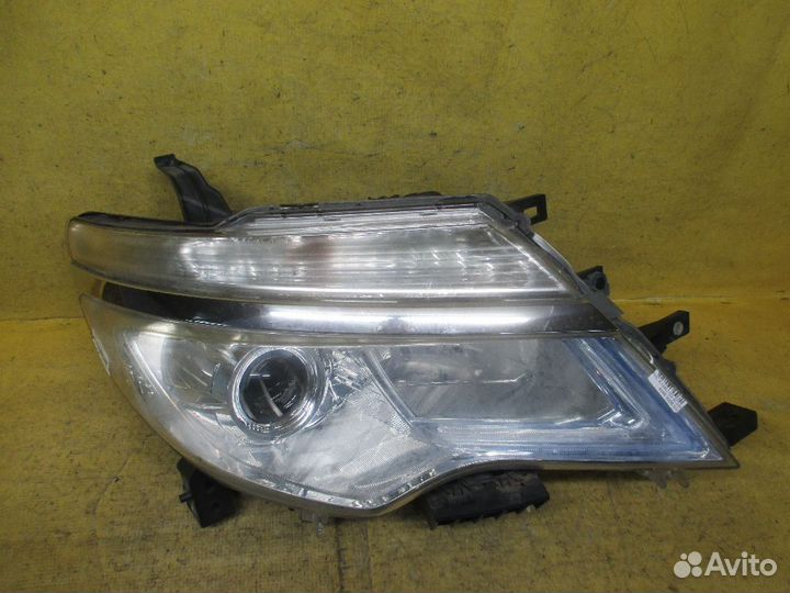 Фара Nissan Serena HFC26 (Правое)