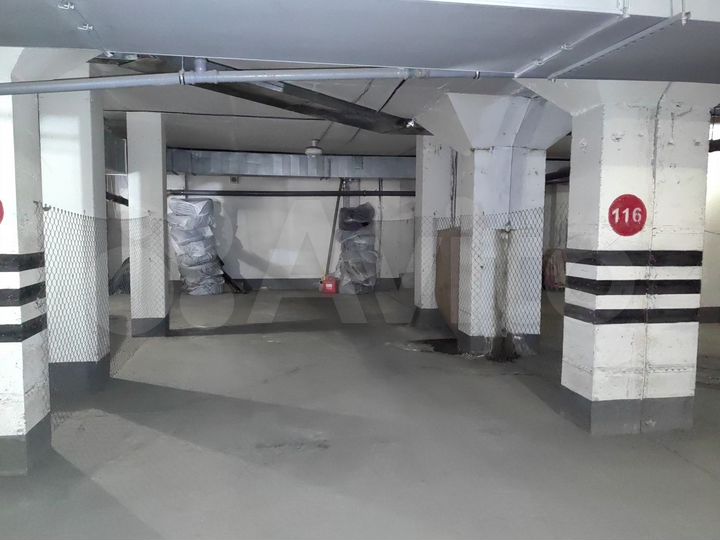 Машиноместо, > 30 м²