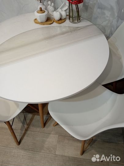 Стол обеденный со стульями