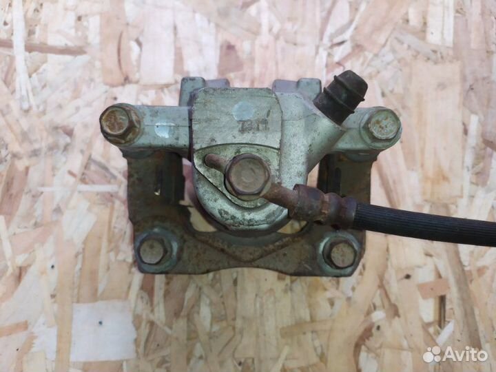 Суппорт задний левый Toyota Camry V40 2008