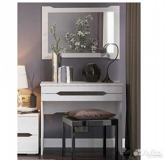 Стол макияжный с зеркалом Валенсия, наличие