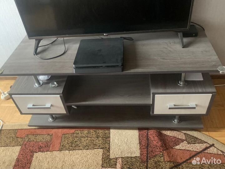 Продам тумбу под телевизор