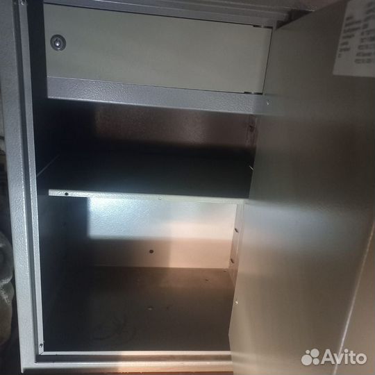 Сейф металлический