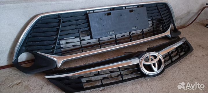 Передние решетки на toyota camry 55