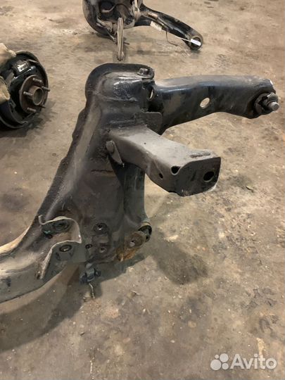 Подрамник передний Ford Escape