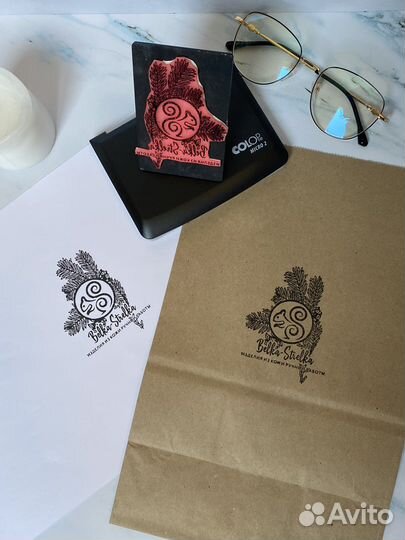 Штамп с логотипом для брендирования упаковки