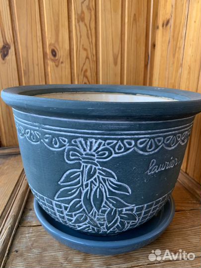 Горшок для цветов. Большой. диаметр 27 см