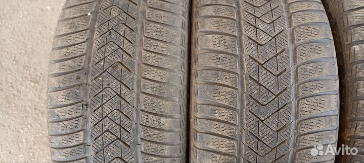 Pirelli Scorpion Winter RFT 275/40 R21 и 315/35 R21