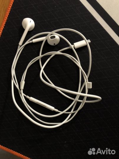 Apple earpods lightning