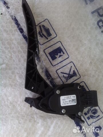 Опель Астра J -педаль газа