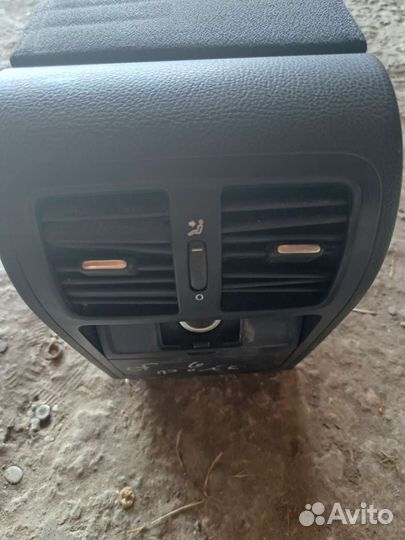 Подлокотник на Volkswagen Passat B6