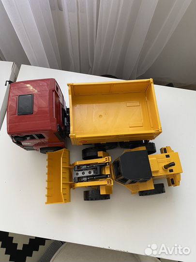 Машина Bruder Самосвал MAN с бульдозером