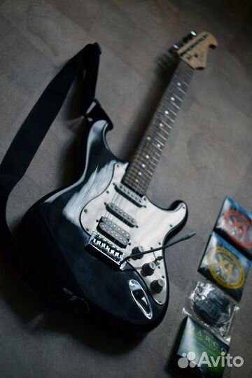 Гитара Rockdale + струны