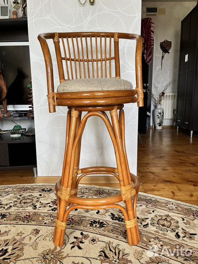 Стул барный из ротанга